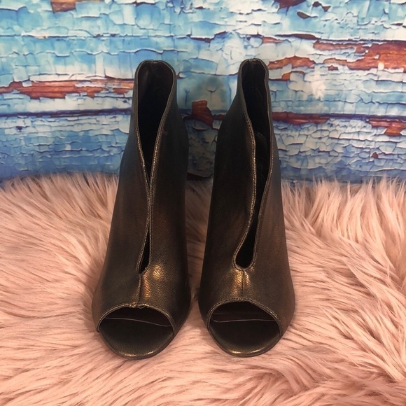 𝅺FERGIE FootWear Heels - Picture 2 of 9